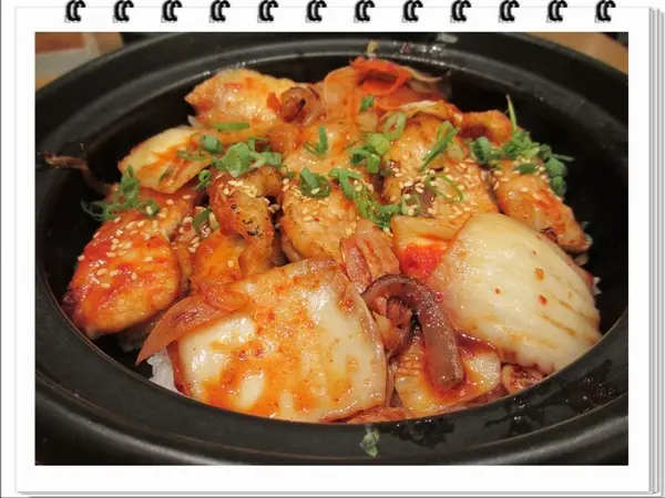 ※食記※大戶屋的新菜單好吃的「豬肉泡菜土鍋蓋飯」和口味一般的「香酥雞塊咖哩土鍋定食」！