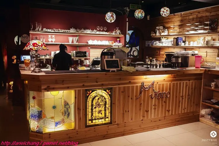 【食★台北】彩繪Tiffany燈飾,下午茶也能如此美麗-莫拉諾歐風精品咖啡