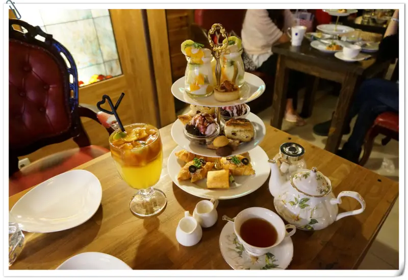 【台北東區】莫拉諾精品咖啡-[窩客島試吃]英式三層下午茶--踢小米食記