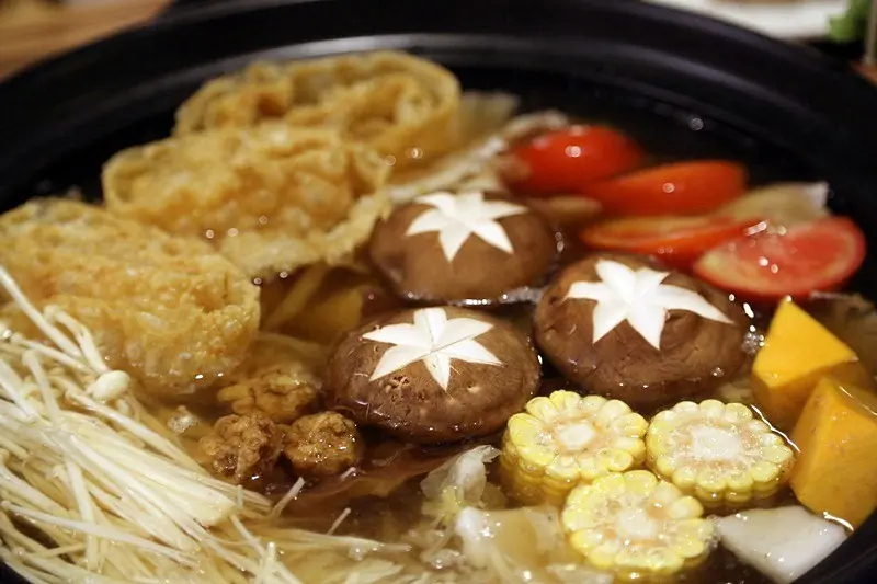 【台中】鼎爐酸白菜鍋 即使在夏天也忍不住要來一鍋