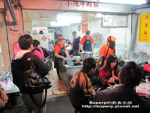 [小店食記]虎林街的小陳牛肉麵之碩大牛肉很過癮