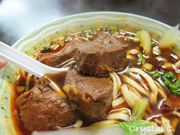 【台北美食推薦】小陳牛肉麵 永春虎林街 開門營業就人潮湧現的小麵店推薦！(必吃 小吃)