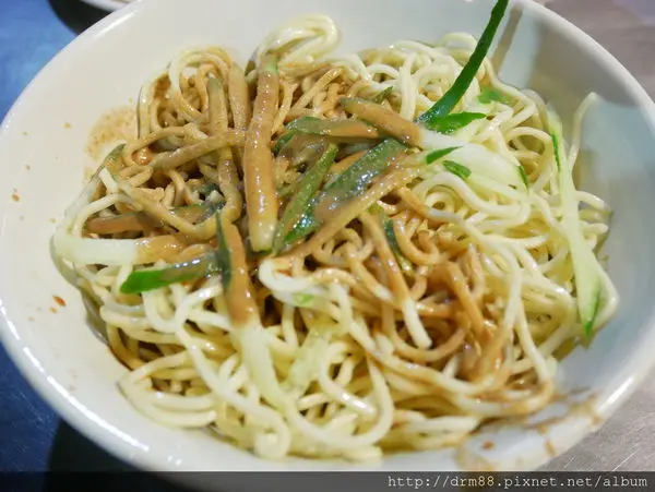 超狂～市民大道超熱門涼麵，劉媽媽涼麵，大排長龍吃宵夜。