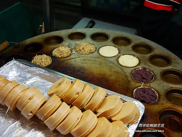『食記』台北市．內湖科學園區．傳統脆皮紅豆餅(車輪餅．蘿蔔絲餅)