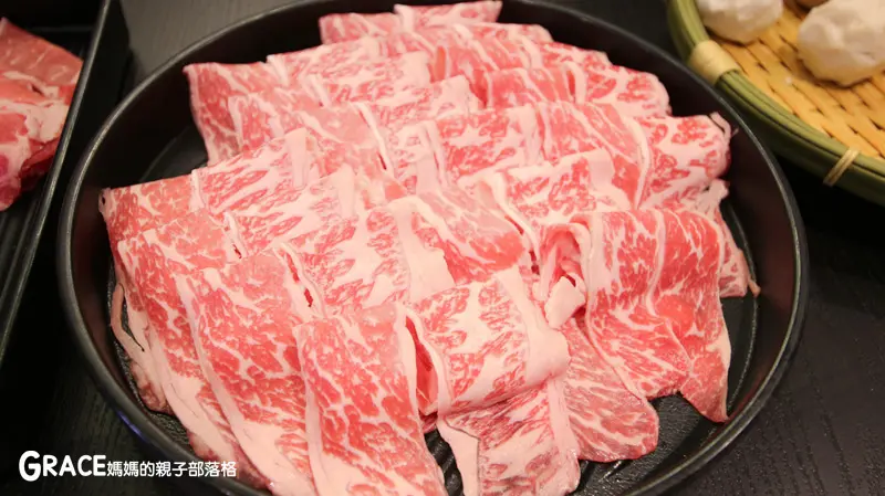 台北松山區》海峽會》吃到Prime等級牛肉~感動到要淚流滿面了(笑)!!內布拉斯加州極美牛火鍋饗宴推薦x美國在台協會x奢華私人招待所x有包廂(近捷運台北小巨蛋、 宏國大樓內)