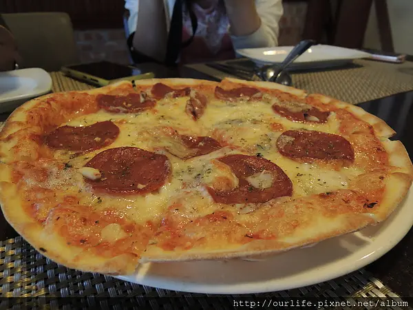 台中．簡單美味料實在的藍紋乳酪臘腸Pizza@布宜諾餐廳(+wifi)