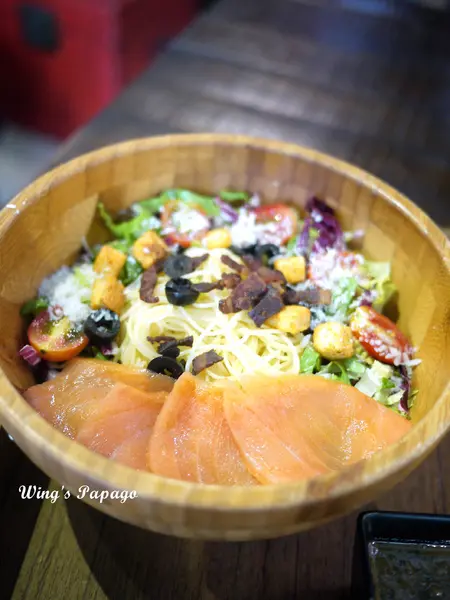 書香佐咖啡香。雅痞Art Reading Cafe