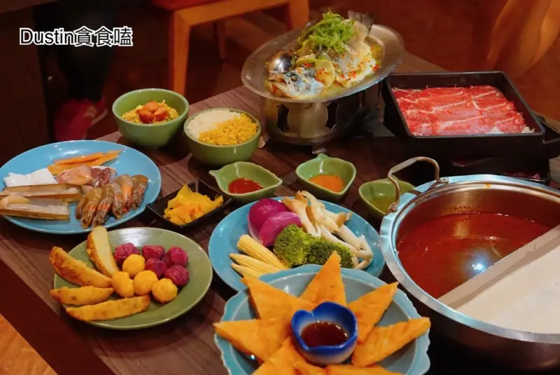 銀湯匙泰式火鍋（新竹巨城店）__過太爽！吃到飽$450起 · 憑學生證三人一免費｜ 泰式料理 / 新竹吃到飽推薦 / 簡沛恩『新竹 · 巨城』