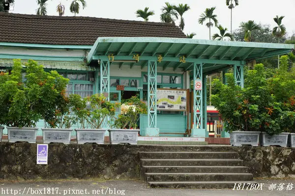 【嘉義。竹崎】阿里山鐵道上保存最為完整的檜木建築車站。竹崎火車站。阿里山鐵路平地線和山地線的分界