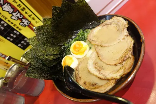 (胖樺食記)台北東區超推薦拉麵「橫濱家系ラーメン大和家」/捷運忠孝敦化站美食/市民大道餐廳/微風國賓商圈/家系最強