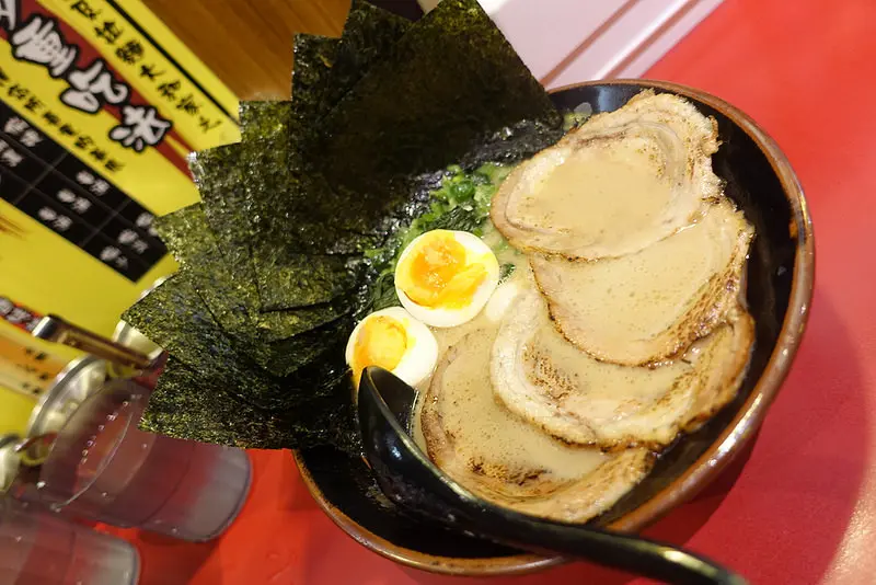 (胖樺食記)台北東區超推薦拉麵「橫濱家系ラーメン大和家」/捷運忠孝敦化站美食/市民大道餐廳/微風國賓商圈/家系最強