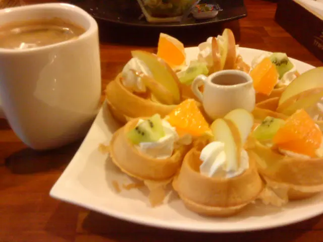 【Cyndi愛美食】台中│憲賣咖啡。談心天地好悠閒，輕食享受好美味