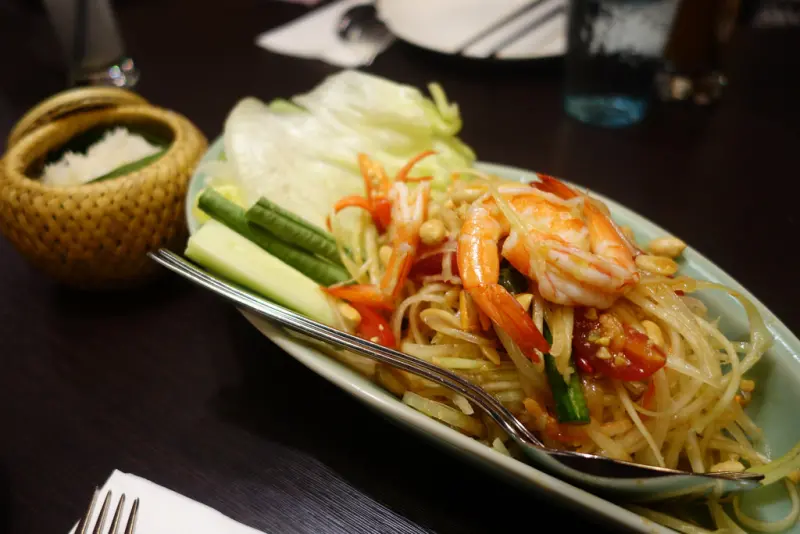 (忠孝復興站)微風廣場泰喜歡 A ROY DEE by Sukhothai,超過2公分厚的月亮蝦餅我好愛~多人分享餐週一~週三還可以打75折