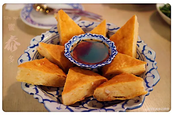 【台北美食】饗泰多 ~ 東區泰式料理❤️超厚實月亮蝦餅/打拋豬肉/清蒸檸檬魚 - 捷運忠孝復興站