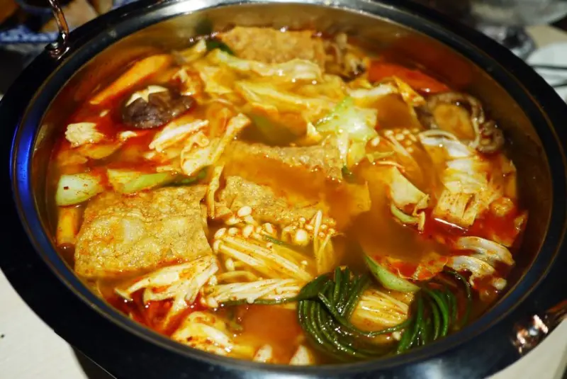 【台北】東區 饗泰多Siam More 泰式風格餐廳♫ 暖冬鍋物新選擇‧泰式酸辣海鮮鍋♥♥♥