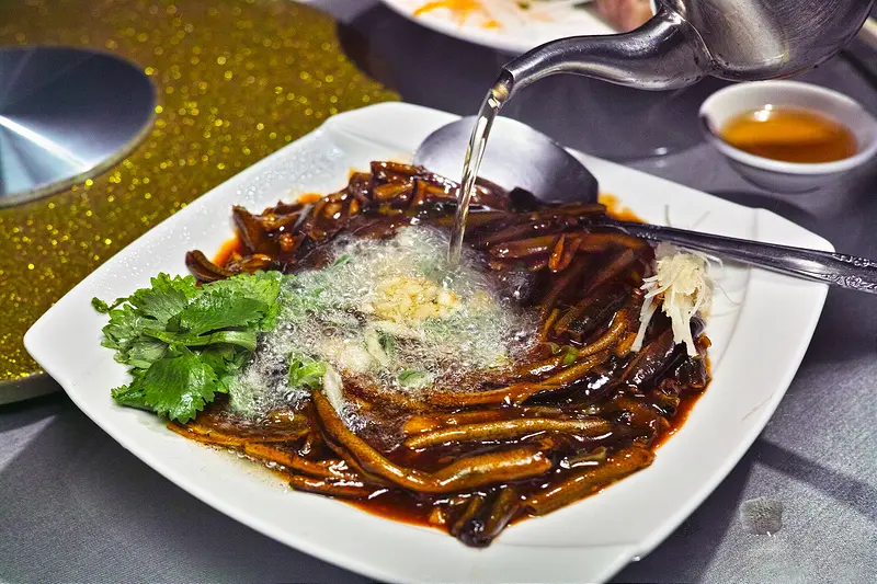 上海鄉村餐廳（濟南店）當熱油澆到鱔魚時的香氣!! 清炒鱔糊不可錯過