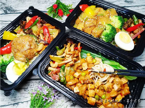 台北外送餐盒便當推薦【上海鄉村濟南店】美味江浙料理宅家裡就可以吃到!好吃~蟹黃豆腐煲/八寶辣醬拌麵拌飯/蟹黃獅子頭餐盒。白飯免費升級"上海菜飯" 多款經典主食、套餐組合foodpa