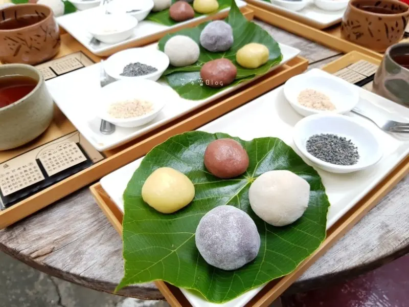 《屏東美食》白羊道柴燒麻糬❤百年老厝~還沒開門就排隊的超人氣手工麻糬！