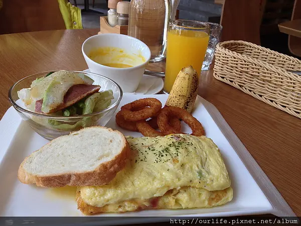 台中．滑嫩可口料豐富的玉子蛋捲早午餐@歐怡咖啡館(+wifi)