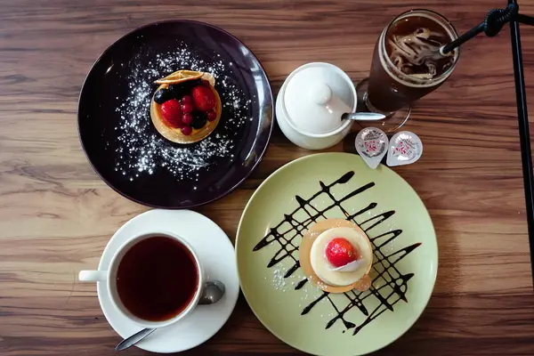 食。台北東區。Eat Eat 意義Bistro 東區 有氣氛 寬敞店面 甜點 起司蛋糕 莓果塔 大安路美食 小巷弄 II