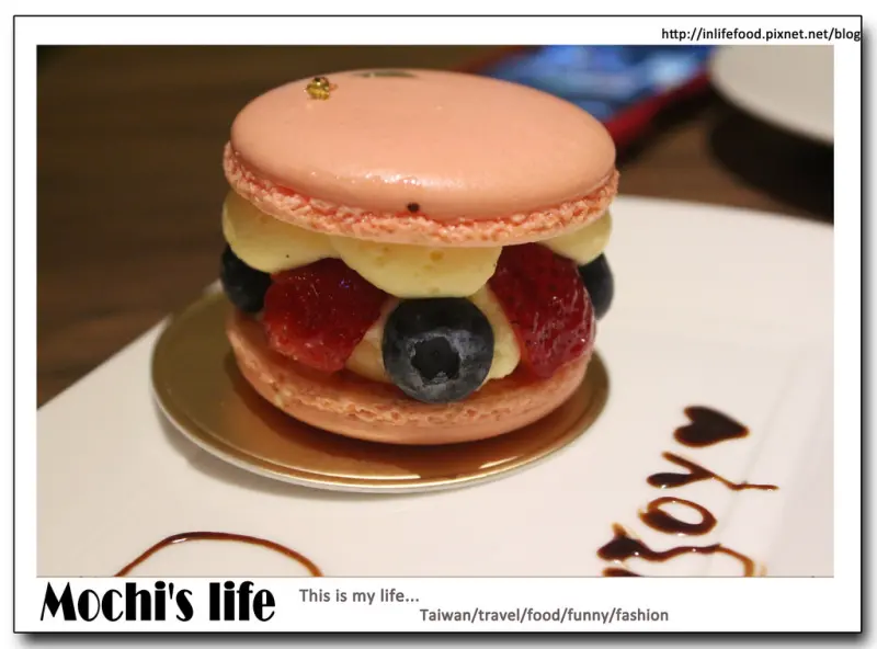  東區下午茶▌「Eat Eat意義Bistro」：雪人麻糬鬆餅超好吃!還有女孩看了會尖叫的馬卡龍小姐~明星簡沛恩開的義式餐廳(捷運忠孝敦化站、原eat eat 意義pasta、近市民大道)