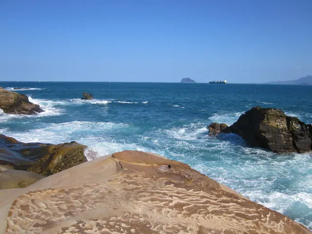 （萬里區）龜吼漁港吃蟹之遇見維納斯海岸線（下）～從龜吼步行到野柳