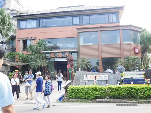 【八里/美食】現場氣氛超棒！live演唱好好聽~特色料理。。小朋友餵魚區~芭達桑原住民人文主題餐廳/附停車場        
      