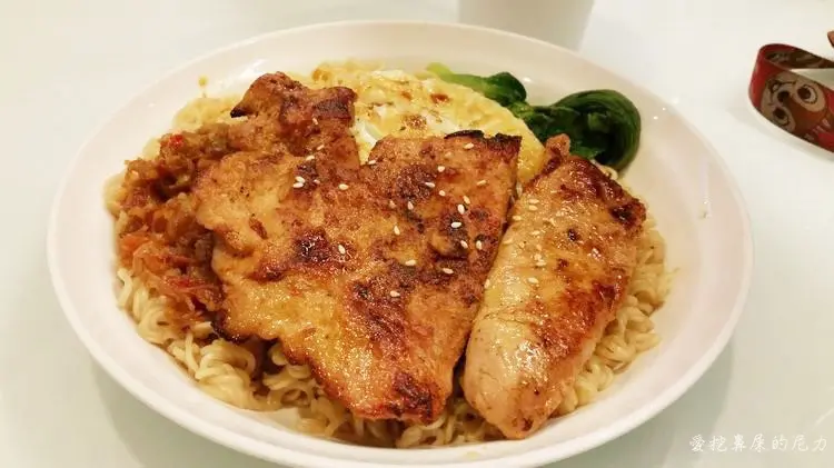 『食記』高雄苓雅。星仔茶餐廳 ，復古特色香港茶餐廳