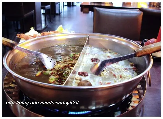 《2010分享》中華路‧皇家帝國麻辣火鍋‧生蠔吃夠本