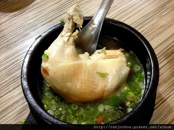 花花，甲飽沒【台北食記】中山站-韓之棧 人蔘雞腿鍋+小菜吃到飽$150