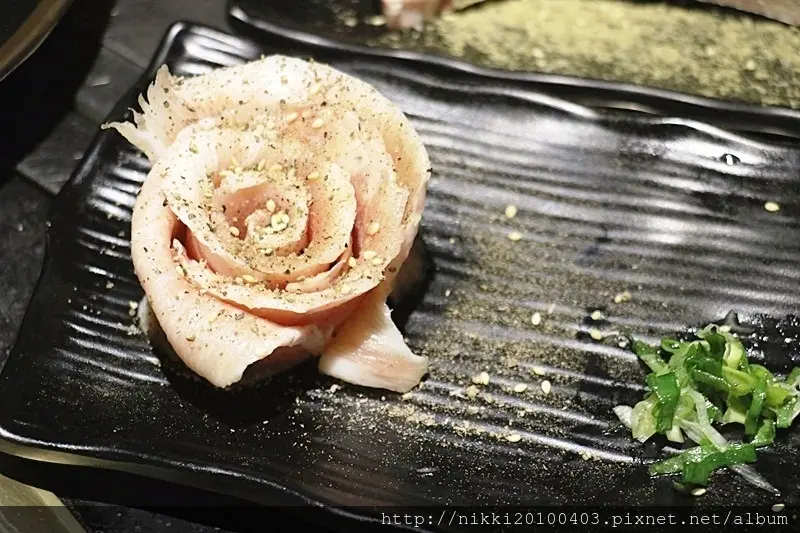 【台北燒烤吃到飽餐廳】 三朵花炭火燒肉鍋物 台北氣氛好燒烤餐廳 台北西門町吃到飽餐廳推薦