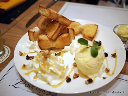 【食記】喬治派克也搞這招? 鹹食甜食落差太大! @ 台中西屯-逢甲夜市-樂昂咖啡-Love One Pancake Cafe