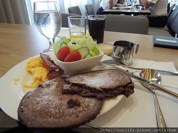 台中．金碧輝煌很有梗的早午餐@Love One Brunch樂昂咖啡(+wifi)