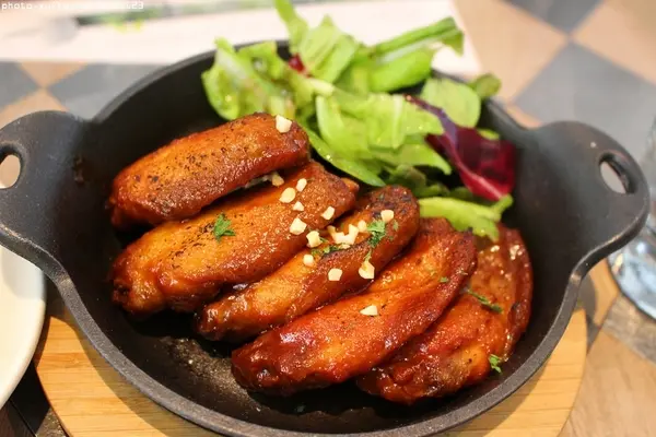 Bistro88義法餐酒館✪招牌雞翅＆人氣pizza好吃唷~103.10.05        
      