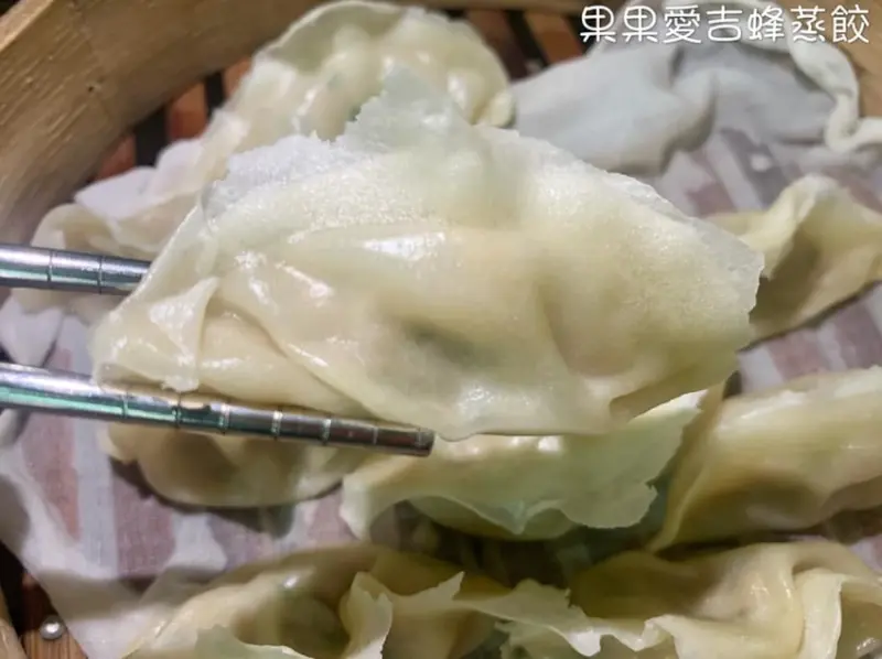 台中火車站美食　平價．美味現蒸蒸餃　吉蜂蒸餃　便宜又大碗的湯　　台中老店　親子寵物友善