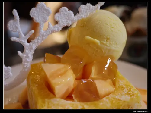 [第四信用合作社]沒有排隊領錢, 瘋狂台中人排隊吃冰...