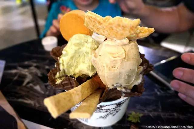 ➤台中宮原眼科+台中市第四信用合作社吃冰淇淋，買伴手禮的好地方