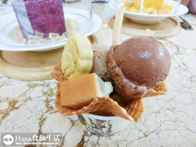 
【台中中區】第四信用合作社 宮原眼科二店 | 銀行改建老式建築 復古古典奢華風格 冰一樣好吃 66%花果愛爾帕蔻巧克力+恰似你的溫柔
