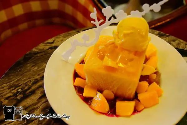 【台中。中區】第四信用合作社。宮原眼科二店。銀行金庫吃金磚吃滷味