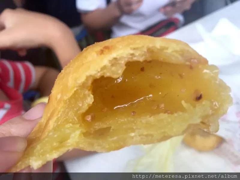 【高雄美食】10元銅板磕美食，這不是巨無霸地瓜球!而是「椪嫂蕃薯椪」~小心燙口!!!!