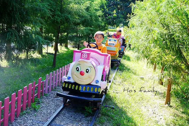 浪漫景觀餐廳分享幸福，小火車、沙坑、水池童趣親子遊聖地～心鮮森林莊園餐廳