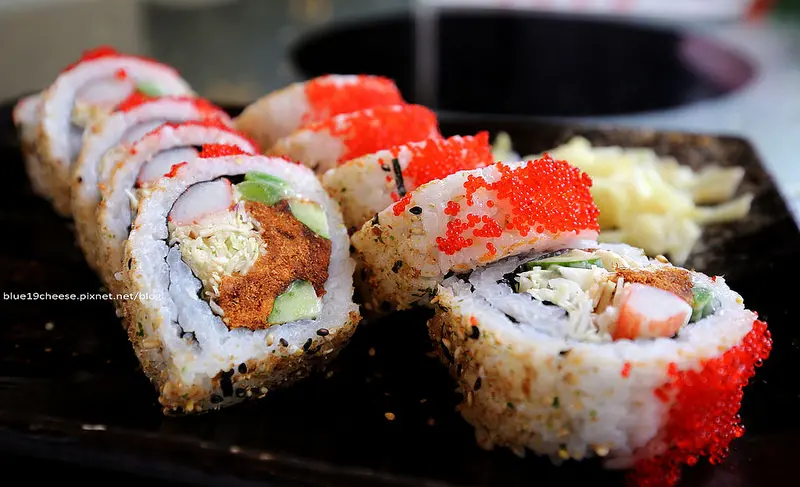 【新北萬里】三明美食-招牌飛魚卵壽司.避風塘中卷.萬里蟹.龍蝦.採用龜吼漁港和野柳當地現貨.排隊海鮮餐廳.食尚玩家推薦