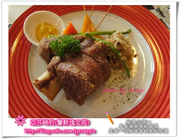 城市角落裡的黑色城堡，法義風味人文餐廳|亞莎崎的嘗鮮美食誌