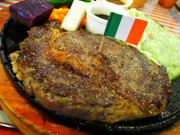 ＜新北｜新莊｜牛排館＞牛排威～沙拉吧與配餐樣樣都驚人                      