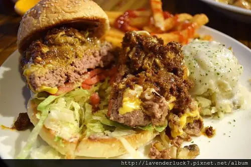 ♥The chips美式餐廳(光復店)--超驚人漢堡堡        
      