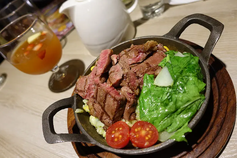 (胖樺食記)捷運國父紀念館推薦美食”The Chips美式餐廳(光復店)”/大份量美式食物/運動酒吧/ 不限時有wifi/菜單