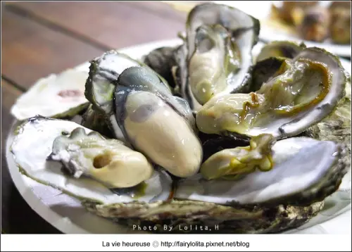 《台中♥食記》第一猛東石烤鮮蚵。超肥美甘甜大鮮蚵，食尚玩家之人氣排隊店