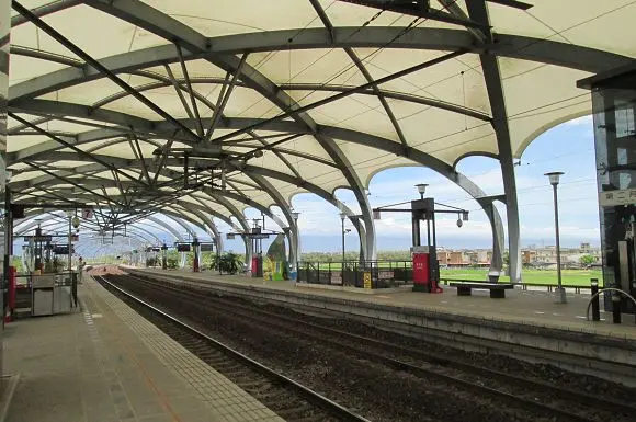 全台最美車站，瓜棚月台令人驚豔~ 冬山車站