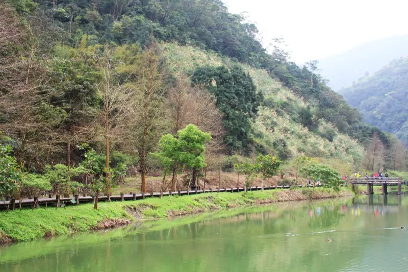【宜蘭員山】眼前湖光山色美景不輸中歐國家，跟著偶像劇暢遊爆紅景點望龍埤
