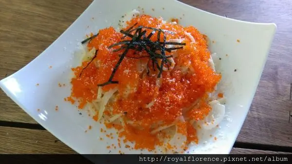 [食記] 蘭嶼 漂流木餐廳 [附菜單] 無刺飛魚料理 大口吃爆漿飛魚卵